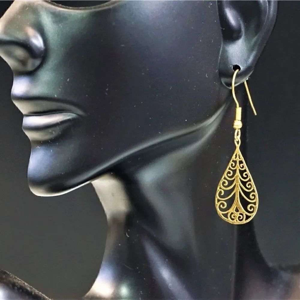 Gold Tone Filigree Earrings Teardrop Lace Fashion Pierced